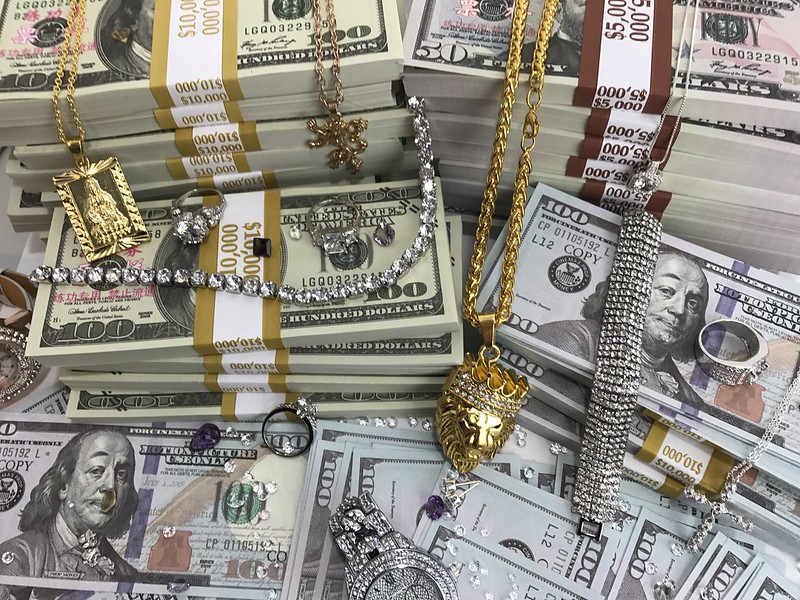 The Bible Lens Podcast #11: Do Not Love The World Pt.1 (Sins Of Luxury &&nbsp;Envy)