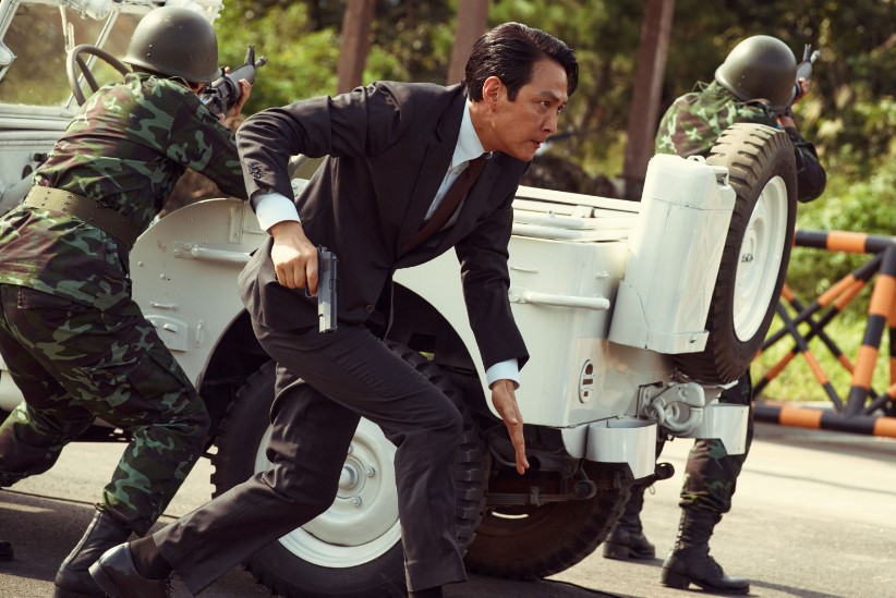 Hunt (2022) Review: An Anti-Communist Thriller That Is A Double Cross Too&nbsp;Many